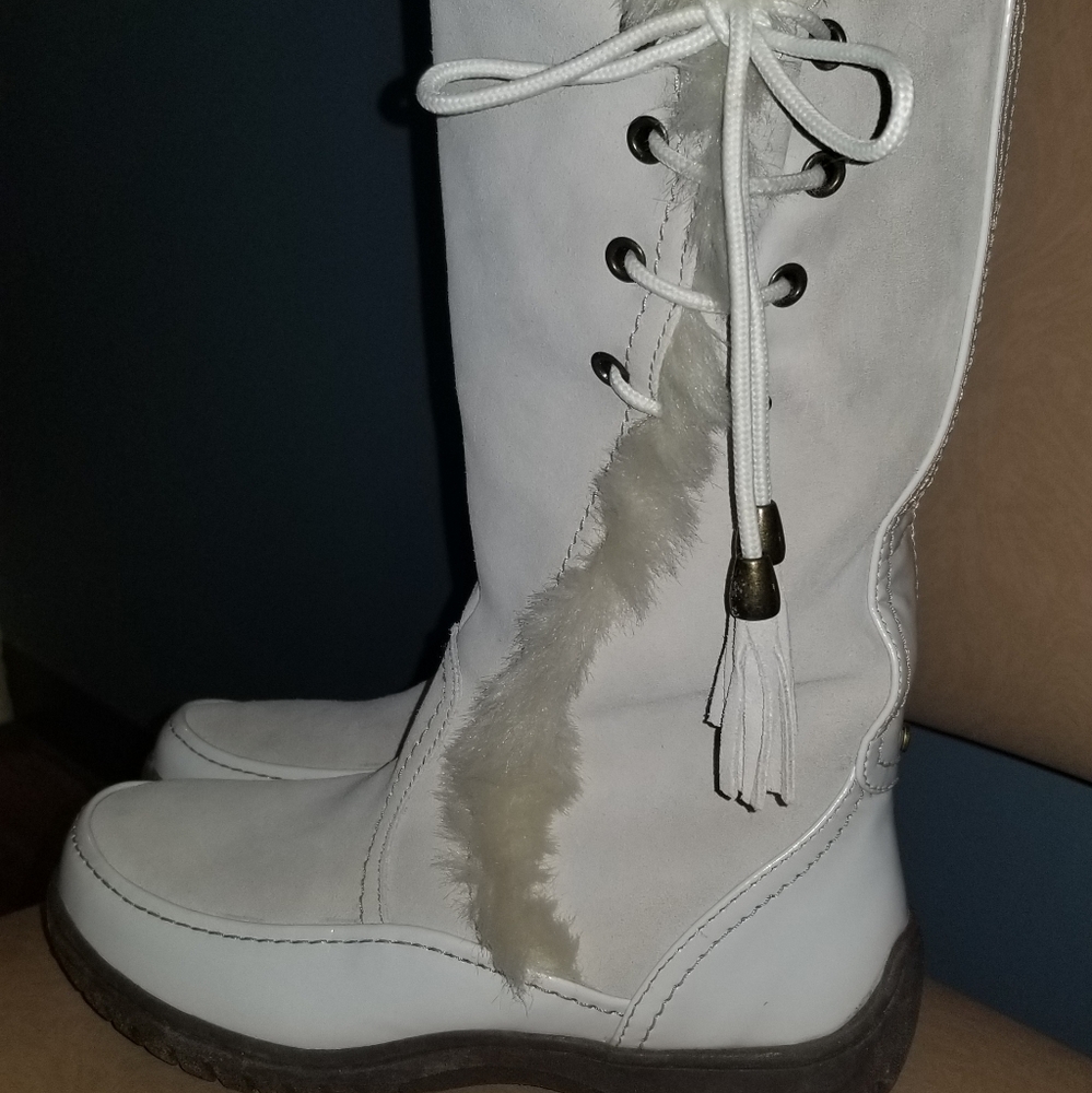 Sporto NWOT white suede boots.